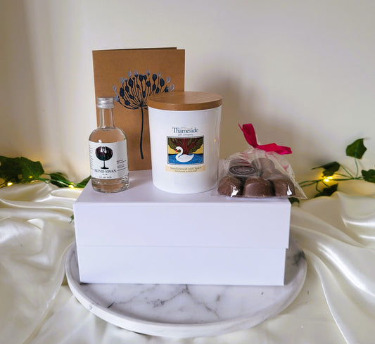Candle, gin and chocolates gift set